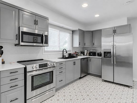 4th image of 169 Crestwood Rd