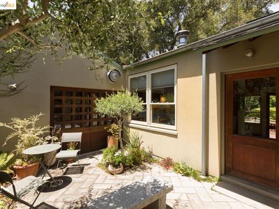 5944 Miles Ave, Oakland, CA, 94618