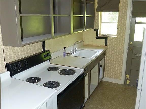 4th image of 1009 Garden Dr