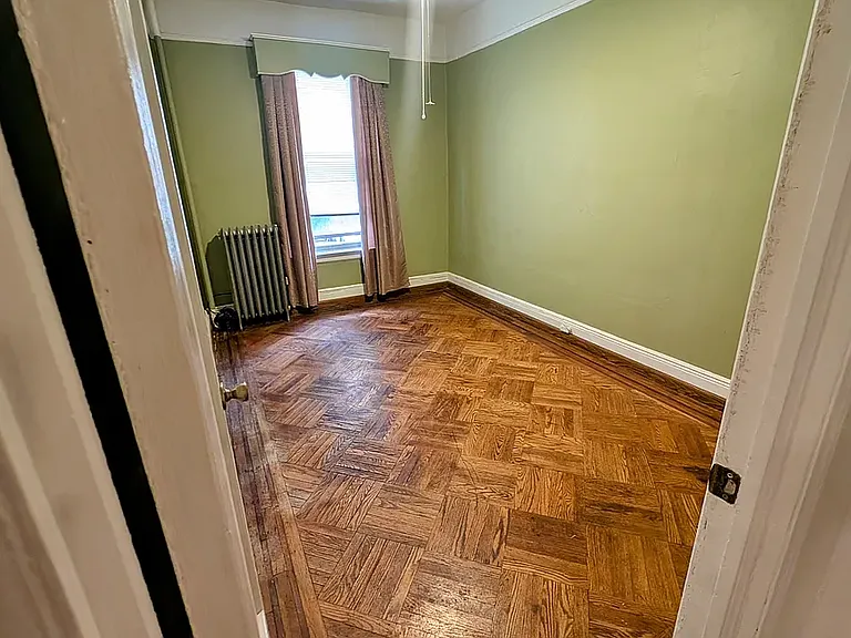 12-18 116th St #1-B — Photo 2