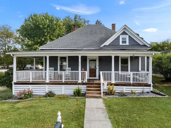 930 Harless St, Christiansburg, VA 24073