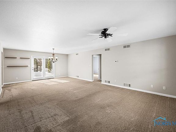 5th image of 858 N Christopher St