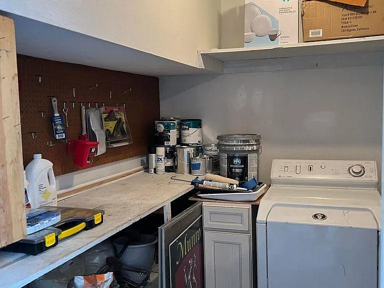 1273 E Maryland Ave #B — Photo 46