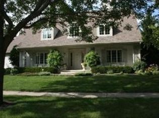 2704 Royal Kings Ct, St Charles, IL 60174