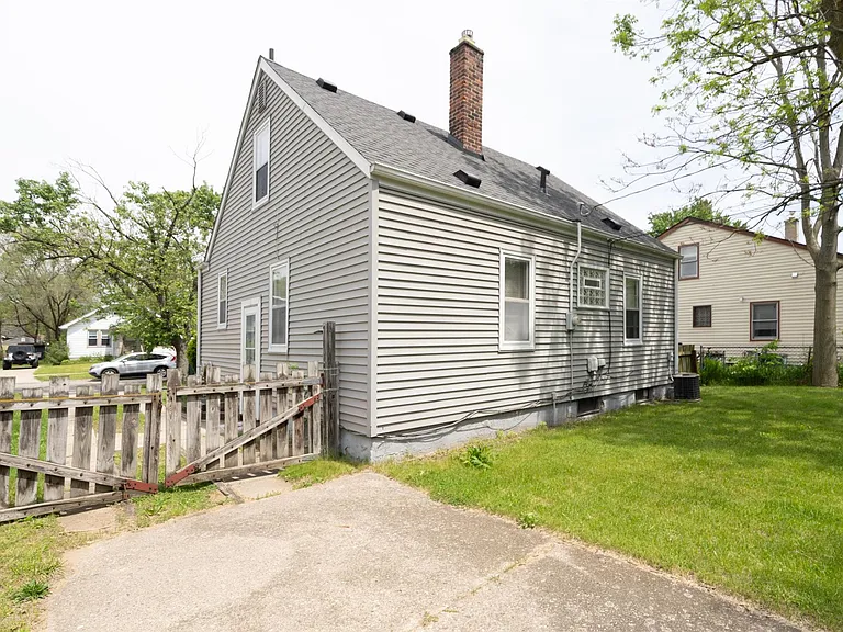 1587 Leroy St — Photo 21