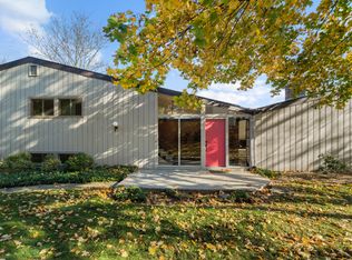 594 Saddle Ridge Rd, Orange, CT 06477