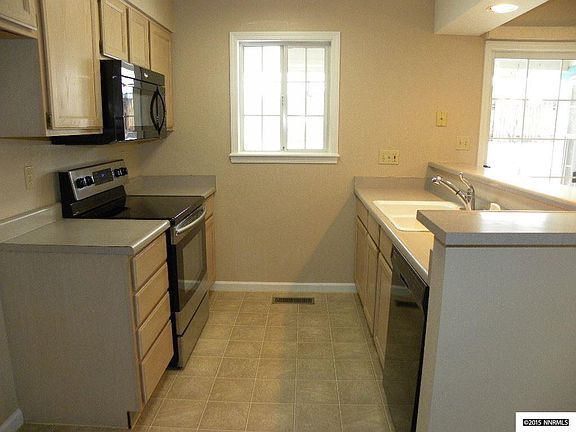 4th image of 391 Somerset Dr