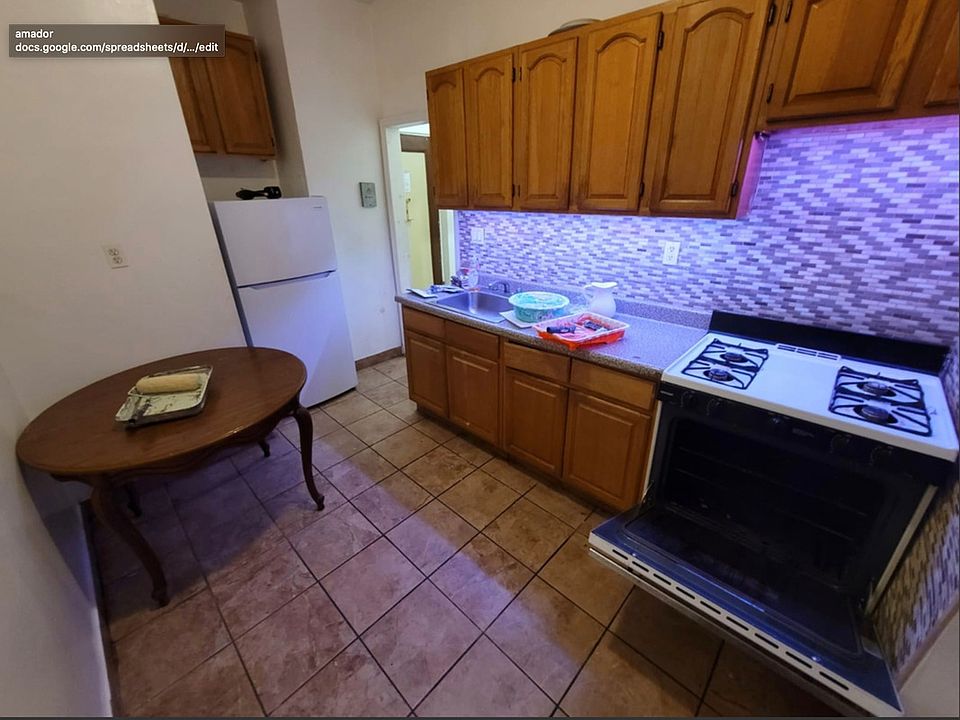 2nd image of 3086 W 1st St #Rr