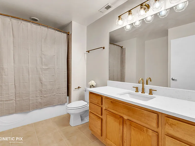 1 S Leavitt St #209 — Photo 24