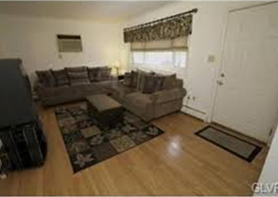 2nd image of 851 Elm Rd