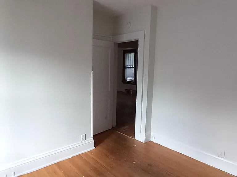 217 Cretin Ave N — Photo 14