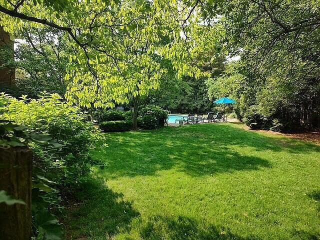 2nd image of 368 Queensway Dr