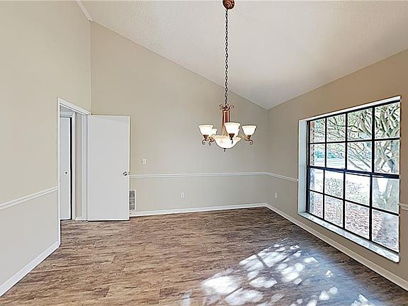 2nd image of 713 Riverbend Blvd