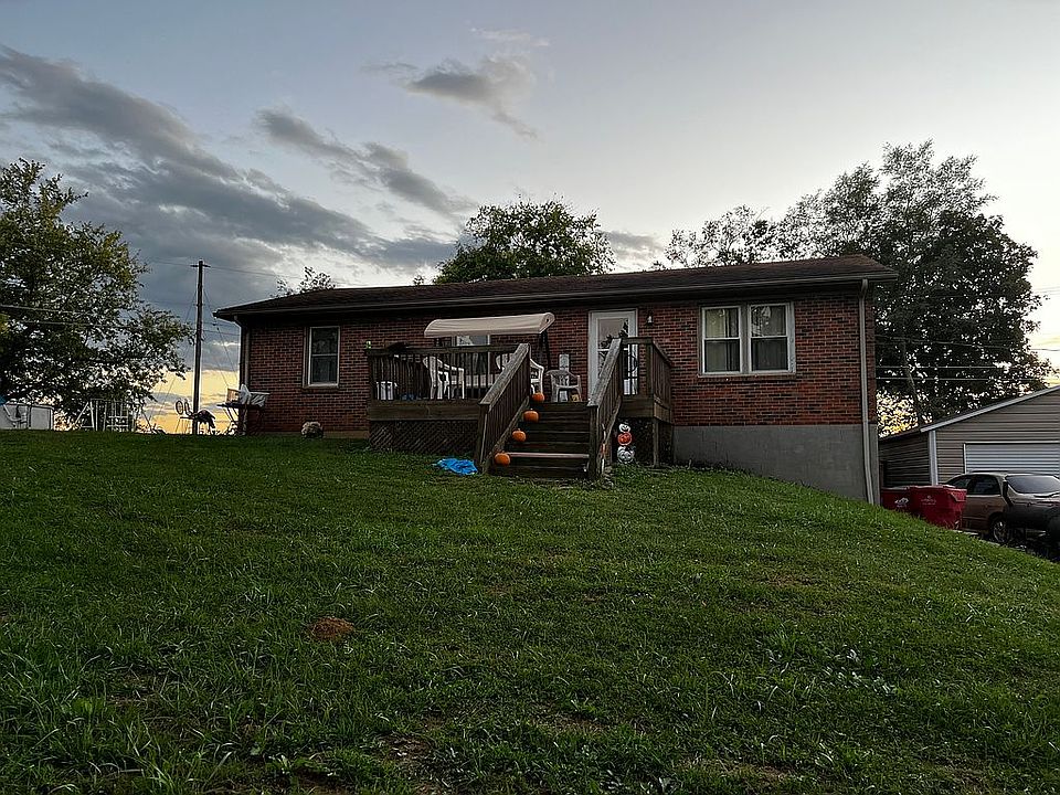 2nd image of 135 Bell Ln