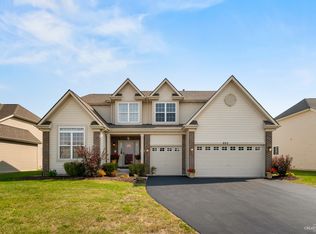 693 Western Dr, North Aurora, IL 60542