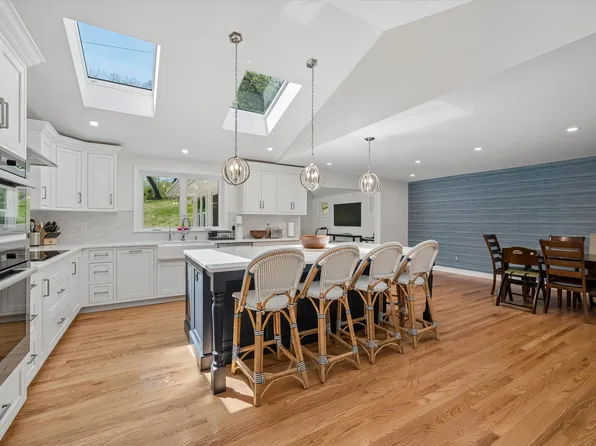 774 Robinhood Rd, Bryn Mawr, PA 19010