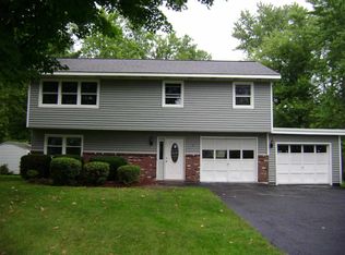 2 Theresa Ann Ct, Albany, NY 12205