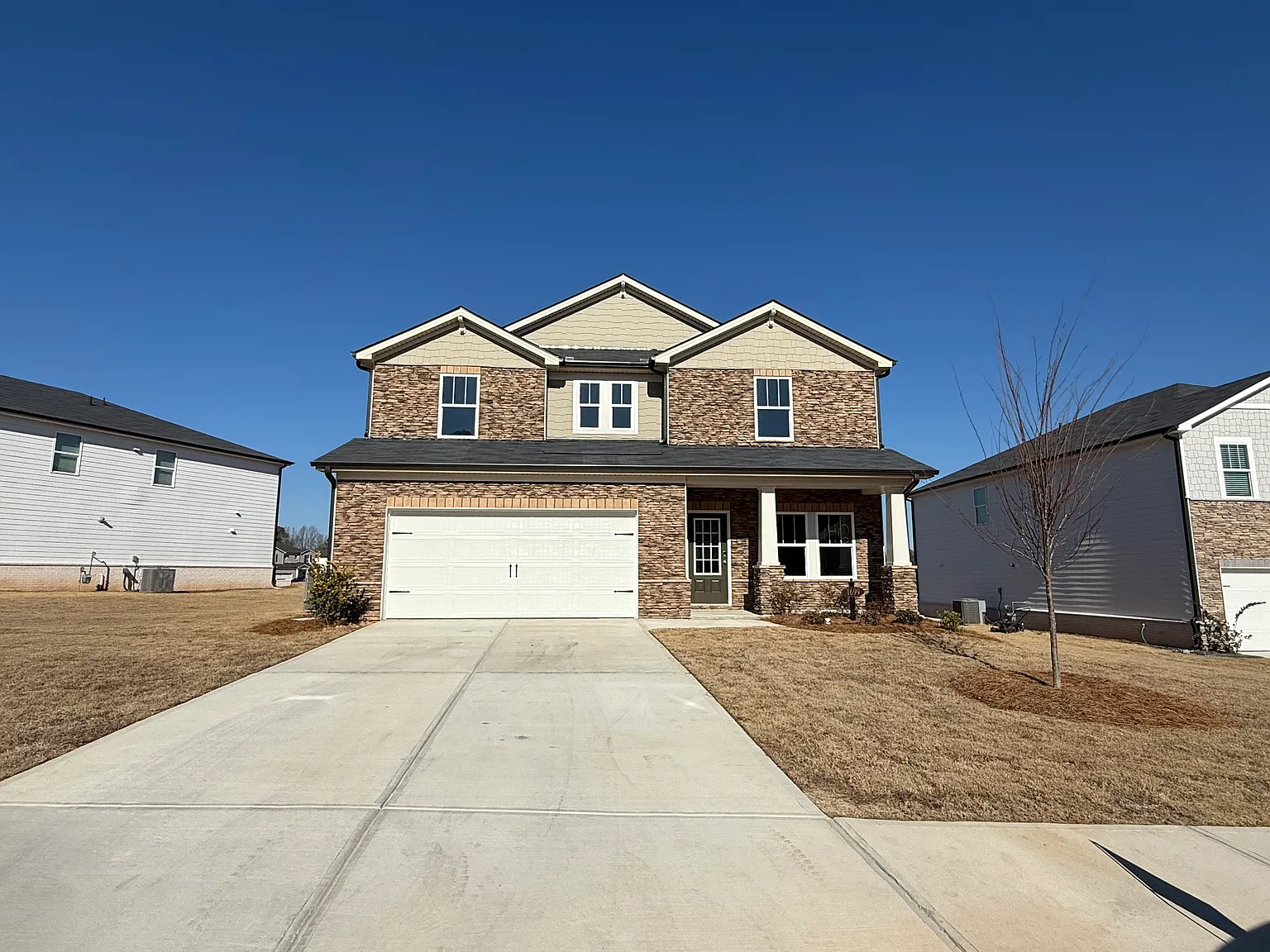 4 bed, 2.5 bath, 2479 sqft, $2,800 — Photo 1