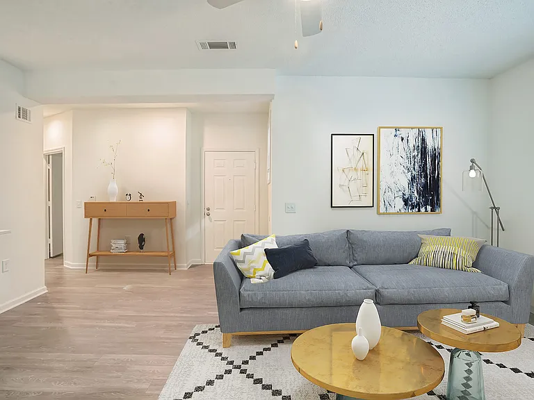 Cambridge Apartments — Photo 13