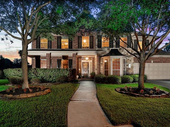 Spacious home located on an enormous golf course and cul-de-sac lot in Windrose.