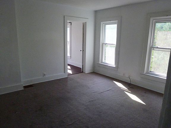 5th image of 143 N Liberty St #1/2
