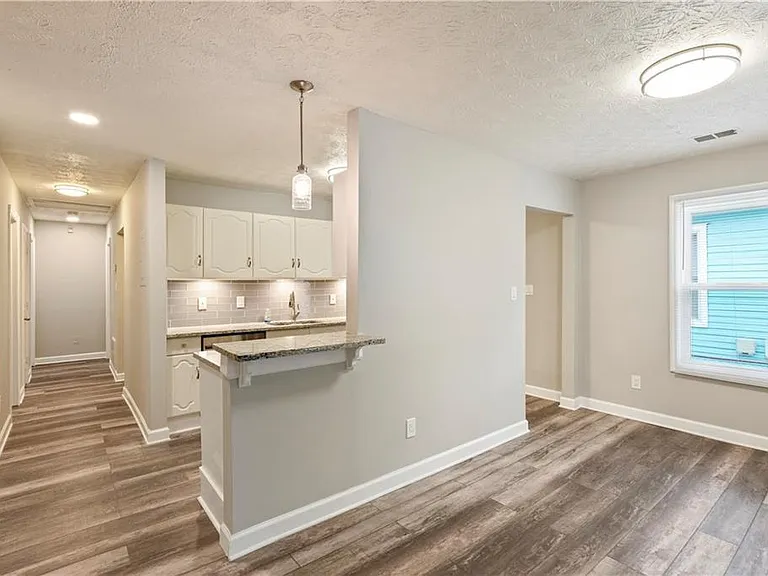 112 Tye St SE — Photo 13