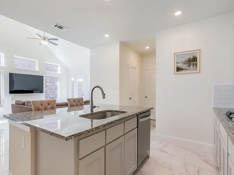 337 Gleneagles Dr — Photo 4