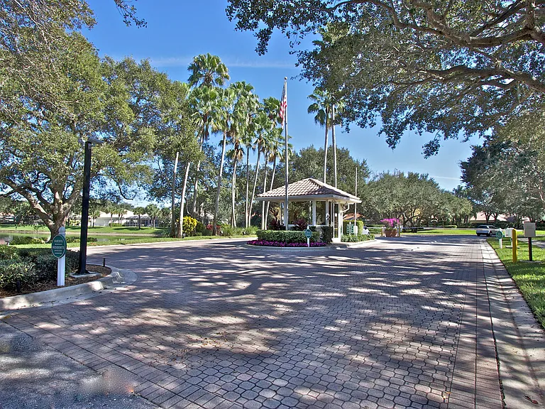 160 Lost Bridge Dr — Photo 36