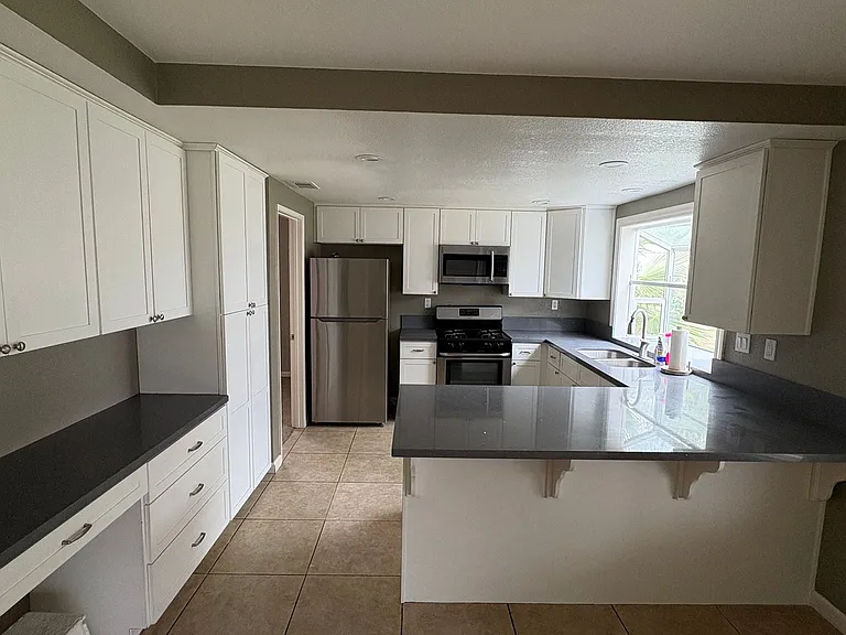 935 Ridgewood Dr — Photo 6
