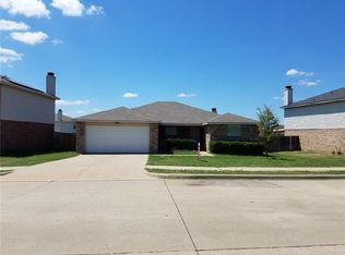 241 Queen Annes Dr, Burleson, TX 76028