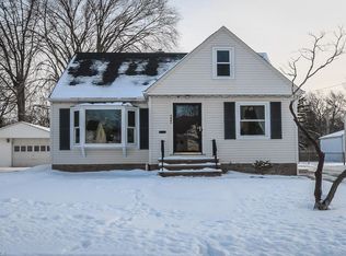 5660 Shawnee Dr, Lyndhurst, OH 44124