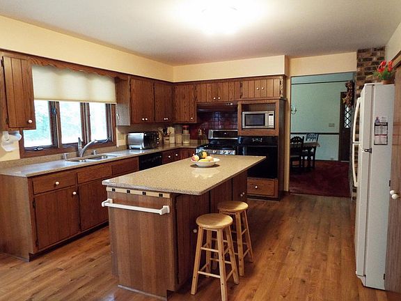 4th image of S28W29545 Pamela Cir