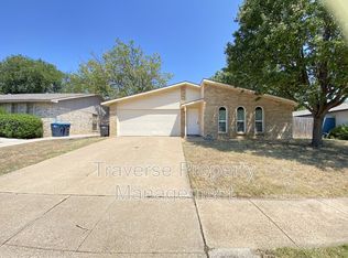 1808 Country Manor Rd, Fort Worth, TX 76134