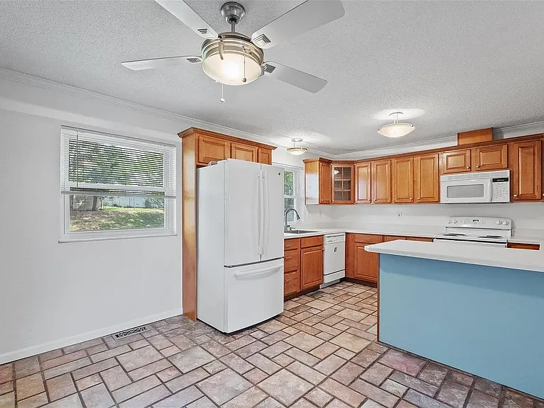 11481 Burgess Ave — Photo 11
