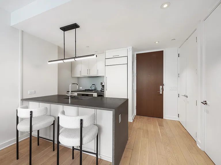 160 E 22nd St #3B — Photo 3
