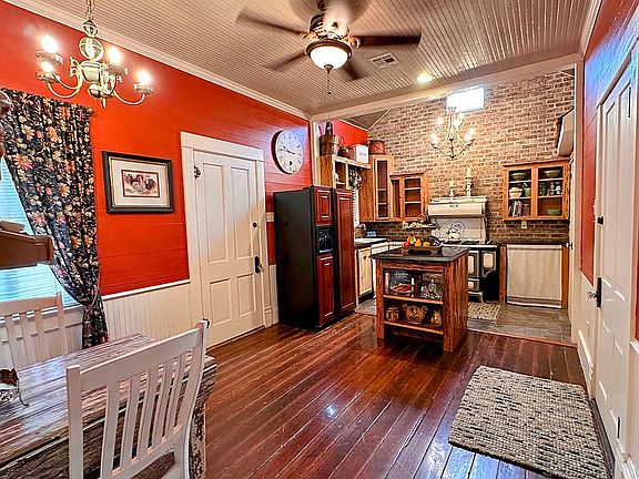 Main House - Kitchen
