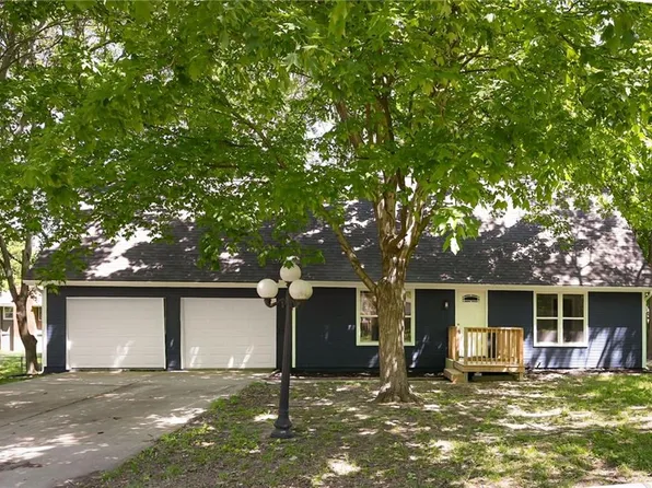 406 E 11th St, Kearney, MO 64060