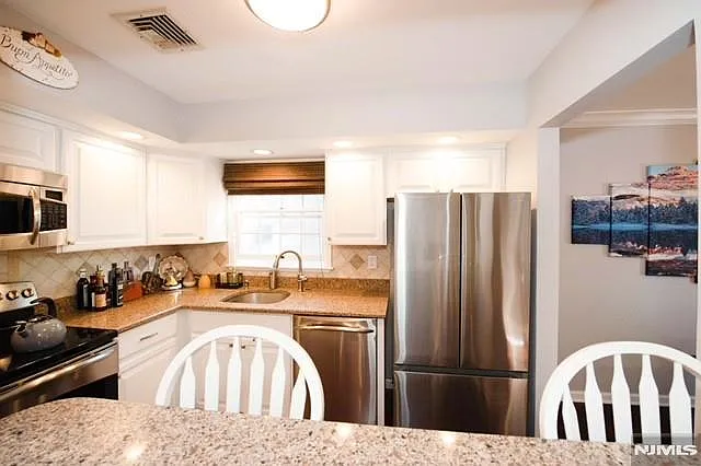 11 S Maple Ave #B — Photo 9