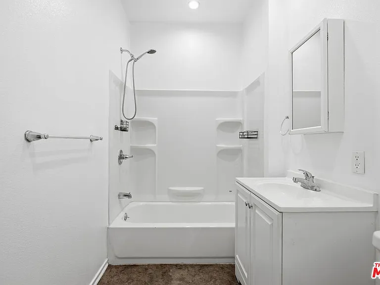 171 E 35th St #173-1/2 — Photo 9