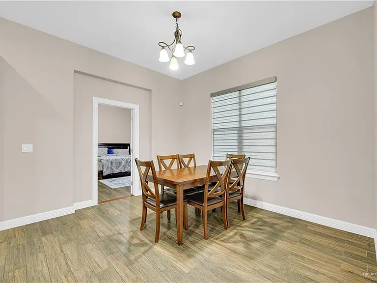 2410 Colvin Ave — Photo 14