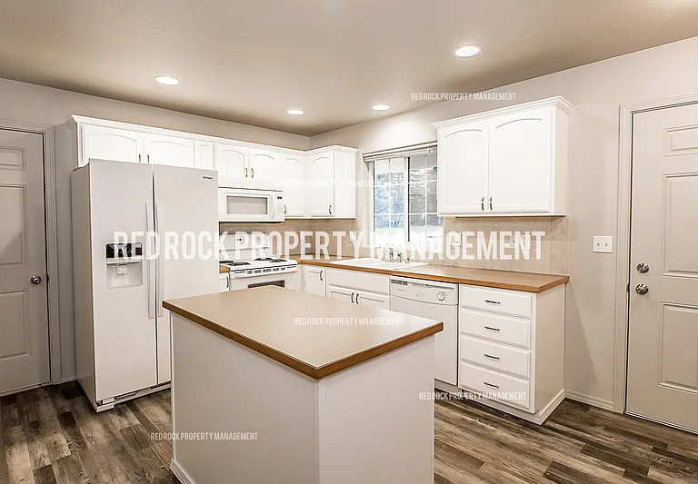 1603 N Drummond St — Photo 8