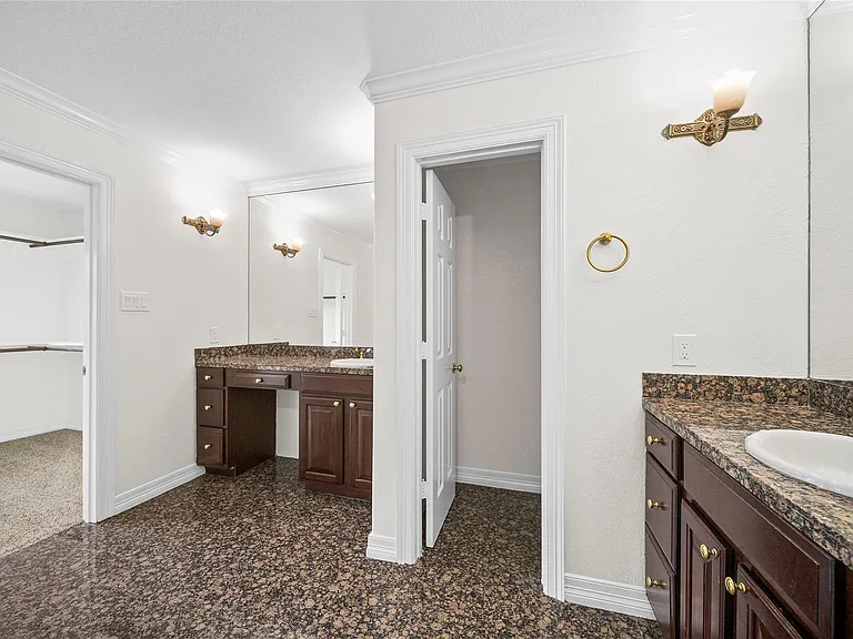 1573 W Sam Houston Pkwy S — Photo 10
