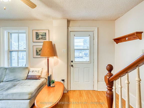 2nd image of 108 Beckwith St E