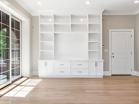 4th image of 1936 N Kenmore Ave #1N