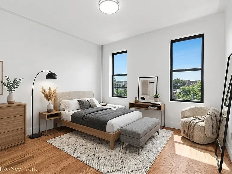 221 E 5th St #11 — Photo 4