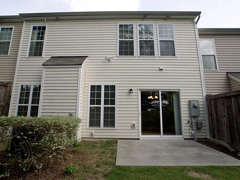 2105 Corwith Dr — Photo 27