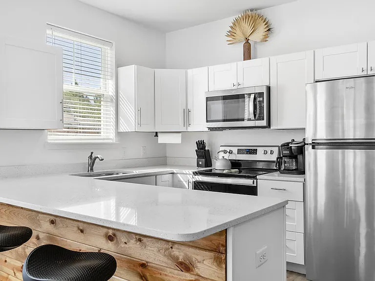 4320 Catherine St — Photo 10
