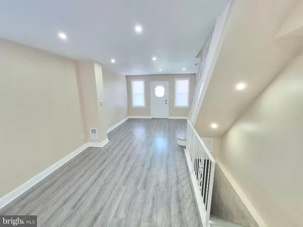 6136 Walker St, Philadelphia, PA 19135