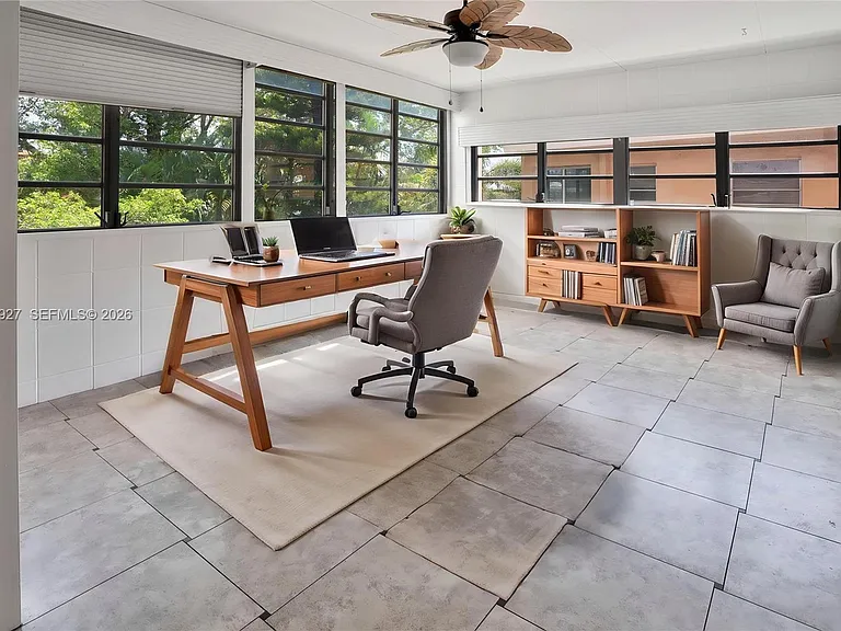 180 NE 12th Ave #18 — Photo 9