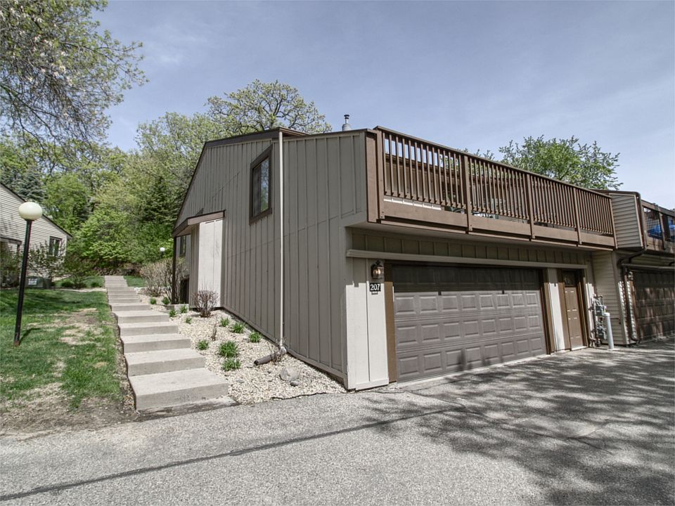 1st image of 207 River Woods Ln